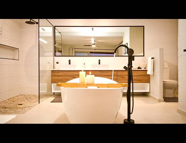 6 BEDROOM HOUSE FOR SALE IN DWARSKERSBOS